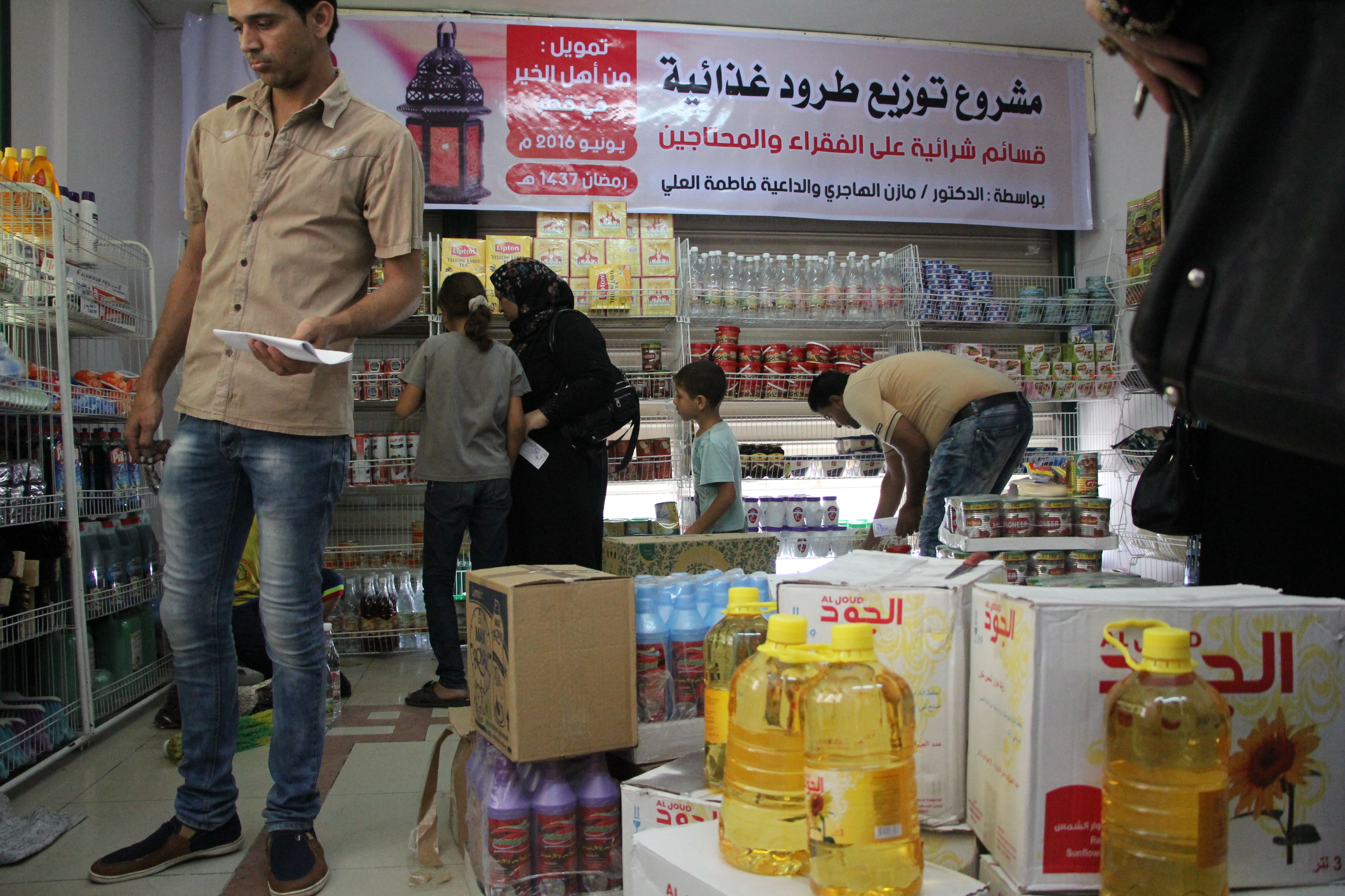 مؤسسة السمع والبصر تختتم توزيع الطرود الغذائية على الأسر المحتاجة في قطاع غزة
